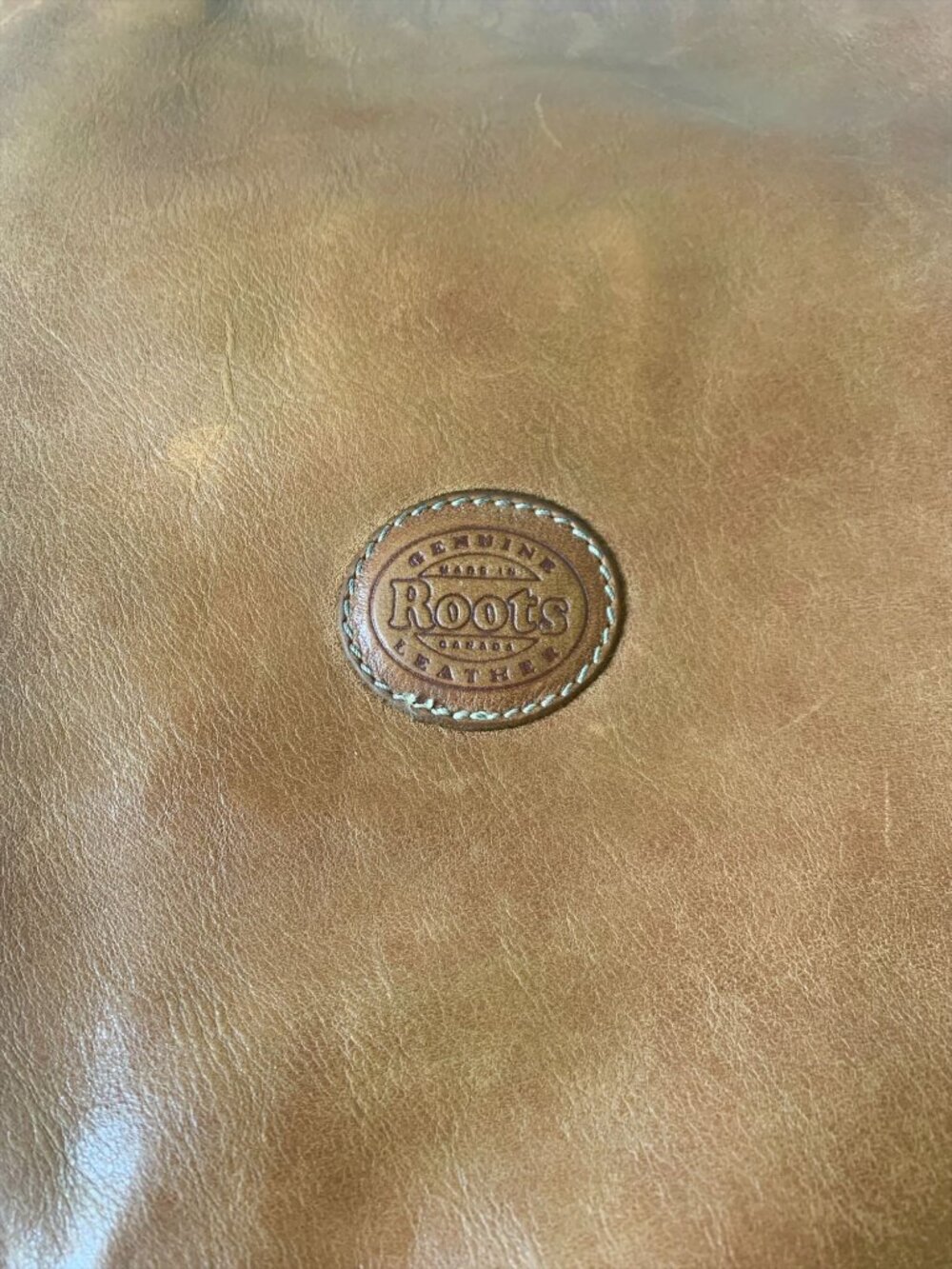 Roots Tan Leather Crossbody Purse With Adjustable Strap & Zipper Pockets - Picture 4 of 9